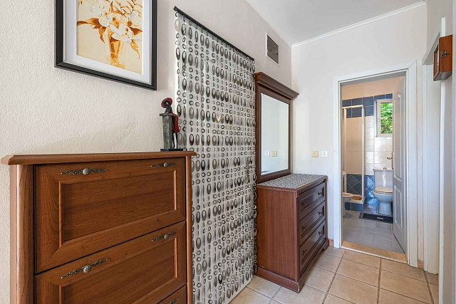 Three-Bedroom Ground-Floor Apartment with Private Entrance and Sea View — photo 24